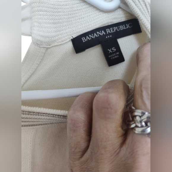 Banana Republic Cream Long Sleeve Sweater, XS - Picture 3 of 3